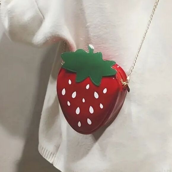 <<3/$30>> Strawberry Shaped Red Crossbody Bag - Picture 11 of 12